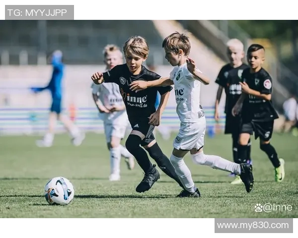 俄罗斯U18与德国U18激战正酣青少年足球赛精彩回顾与分析